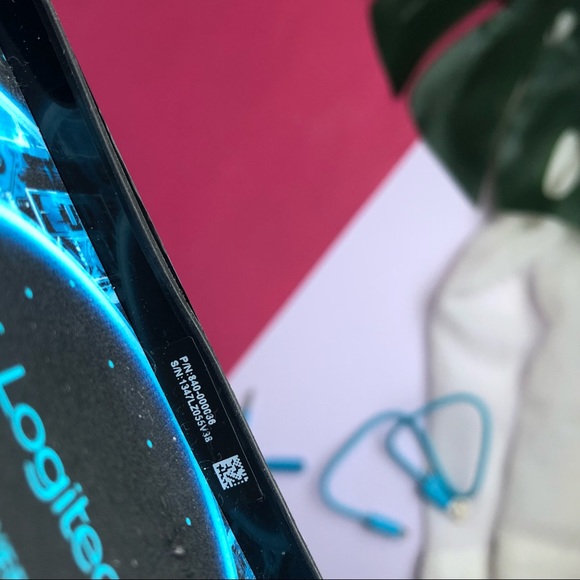 Logitech PowerShell Black Blue Game Controller Battery iPhone 5 - Picture 3 of 3